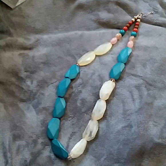 CHUNKY FAUX STONE & GEM NECKLACE - Picture 4 of 4